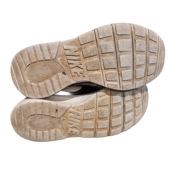 Nike Tanjun sneakers casual shoes boys shoes size 4 Youth - Picture 7 of 8